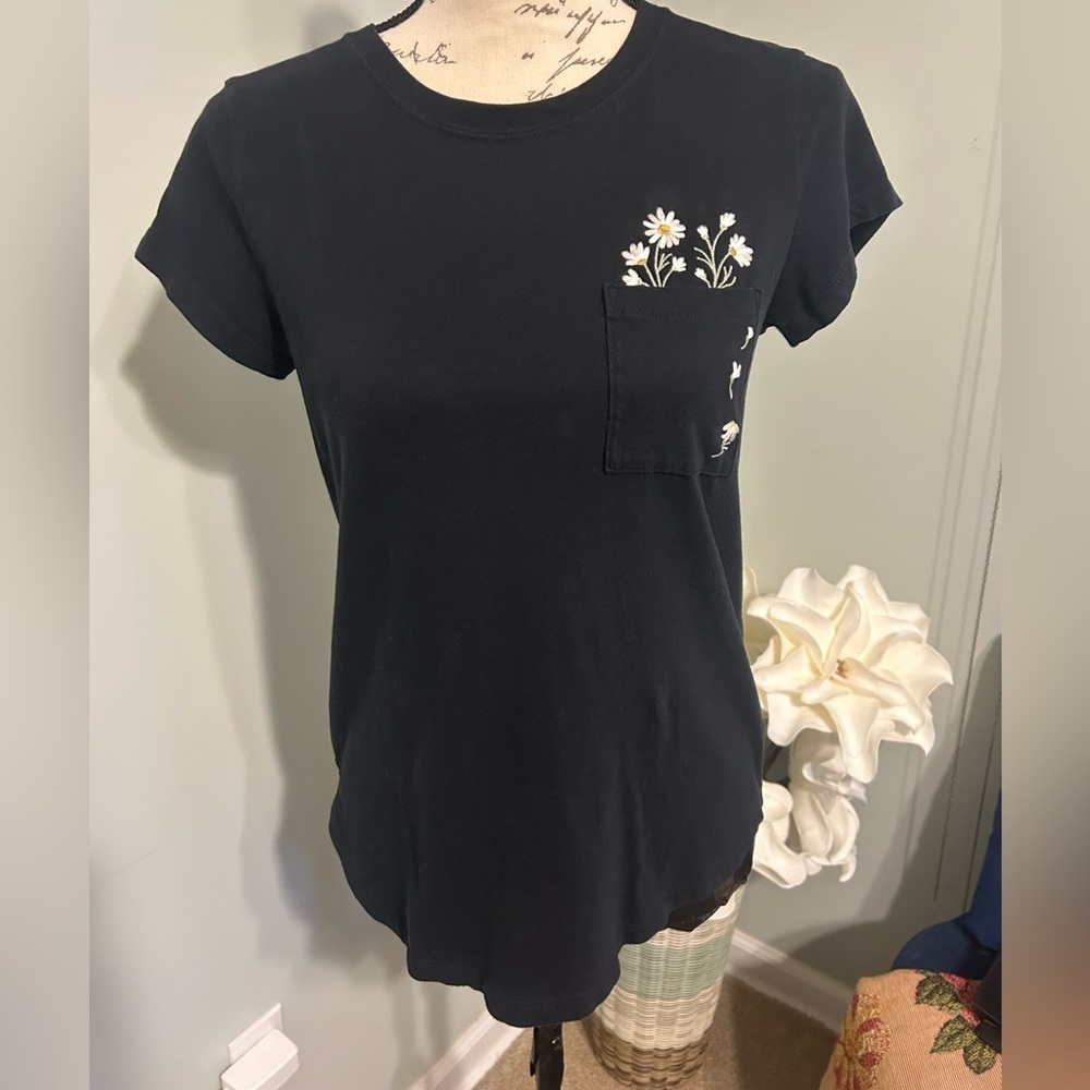 A&F Daisy Pocket Crew T-shirt